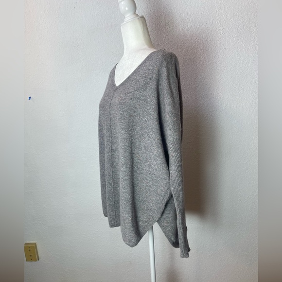 Subtleluxury gray oversized 100% cashmere V-neck Sweater size S/M - Picture 2 of 11